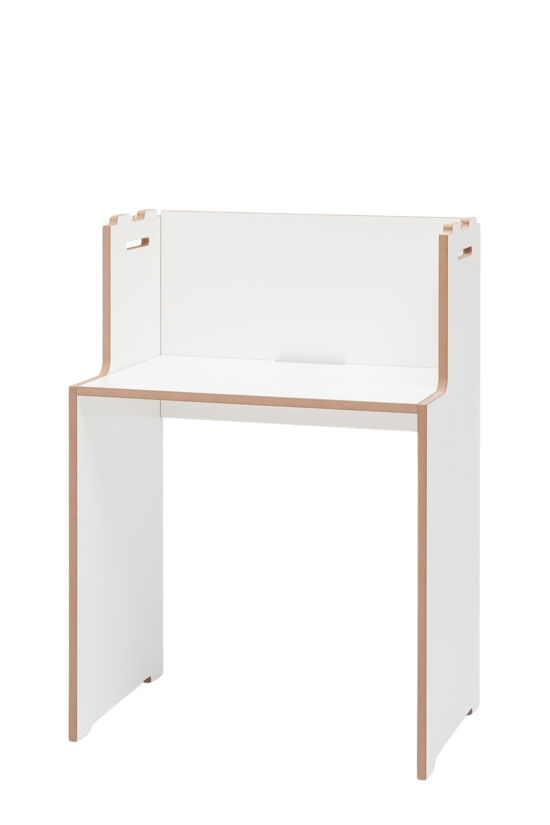 Tojo schreib – weißer Schreibtisch aus Holz mit Rückwand und klarer Linienführung für das moderne Homeoffice