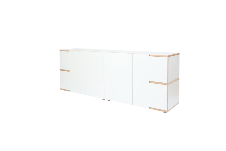 Tojo Schrank 3011 stau mit schlichter Front in Weiß und naturfarbenen Kanten – ideal für stilvollen Stauraum in Wohn- und Arbeitsbereichen.