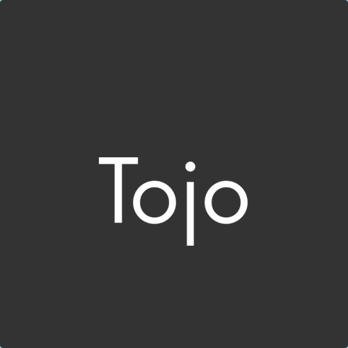 Weißes Logo von Produktdesigner Tojo auf grauem Hintergund