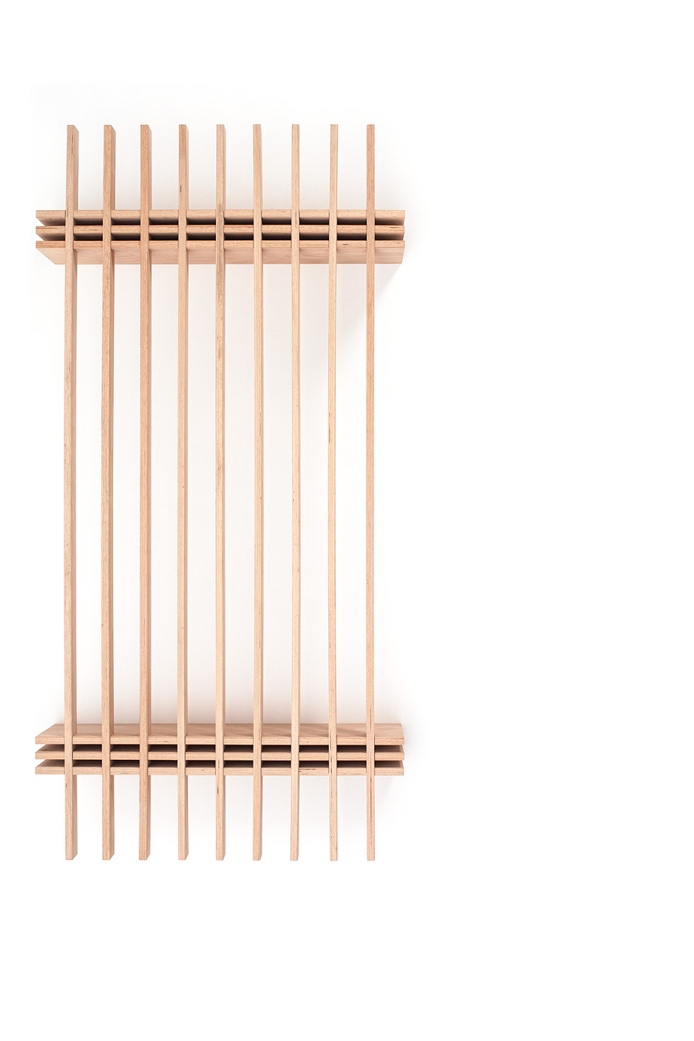 Freigestellte Draufsicht auf das Tojo parallel Bettgestell aus hellem Holz, mit gleichmäßig angeordneten Querstreben und minimalistischer Gestaltung