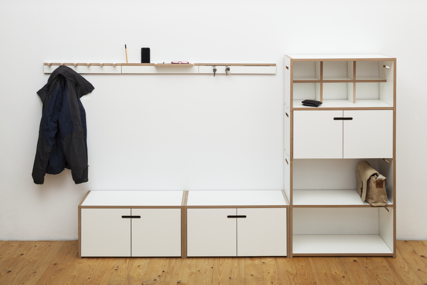 Tojo Garderobe "Grad" mit Regalen, Hakenleiste und Aufbewahrungsboxen im modernen Design für Flure