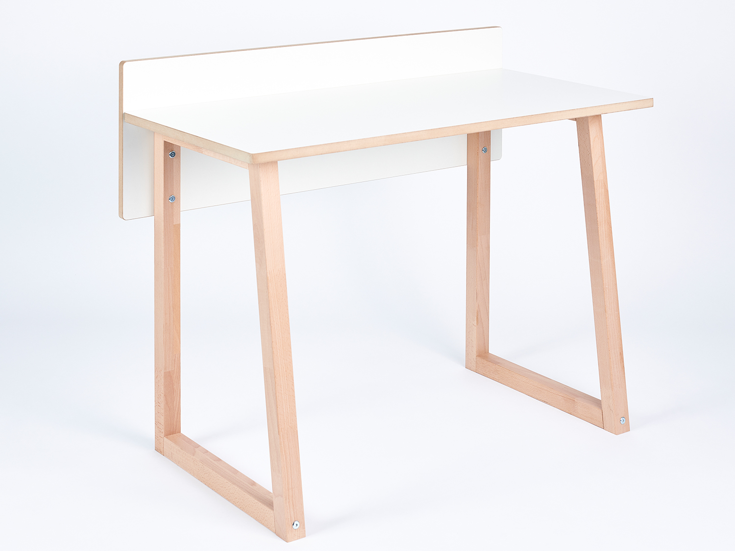 Tojo Werk Kinderarbeitstisch mit minimalistischer, stabiler Konstruktion, ideal für Bastel- und Malprojekte