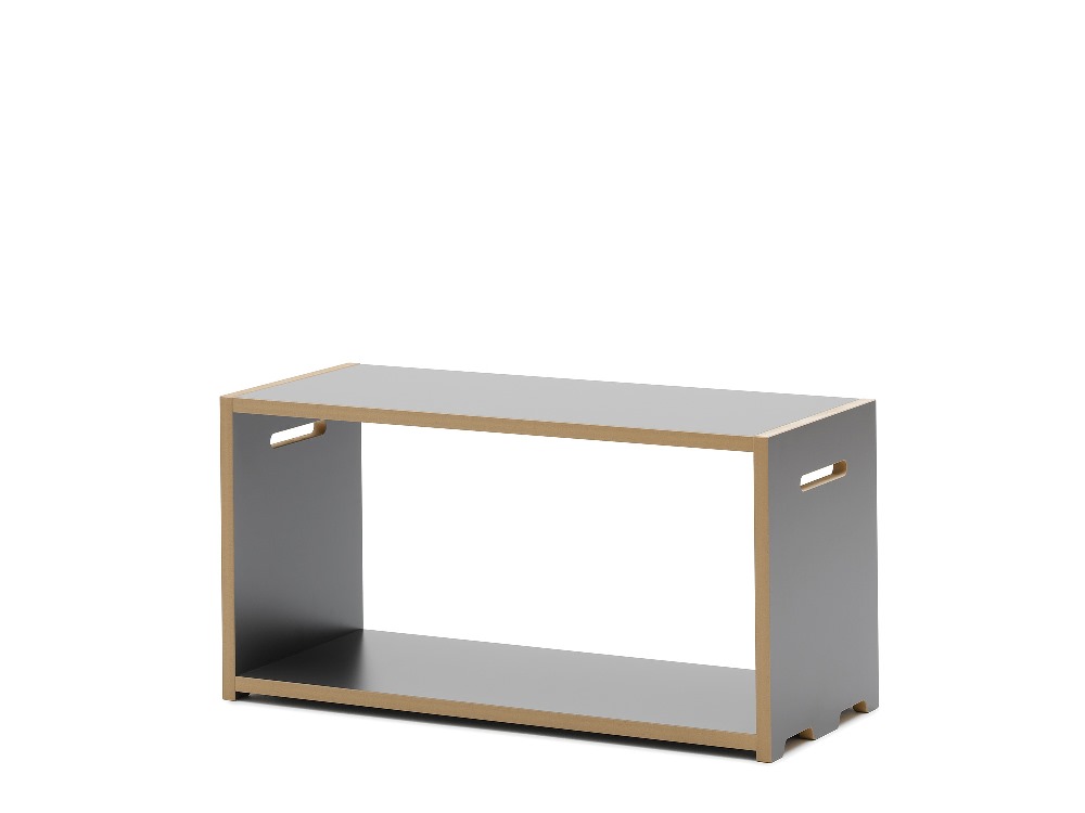 Weißes Regal „halbstark“ von Tojo mit seitlichen Grifföffnungen und naturbelassenem Holzrahmen – flexibel einsetzbar als Regal, Hocker oder Ablage