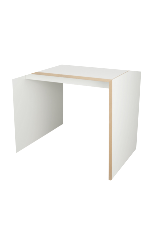 Weißer Tisch Freistell von Tojo mit markanter Kante und schlichtem Design für Arbeits- und Wohnräume